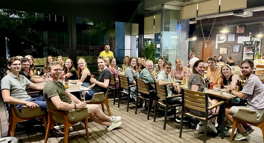 Balkan groepsfoto eten Balkan groepsfoto eten